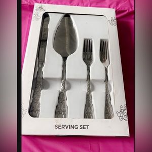 New Disney cake serving set